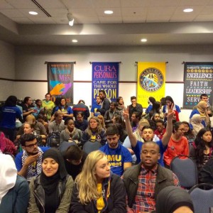 Students pack the divestment vote at Marquette University. (Photo: #MUDivest)