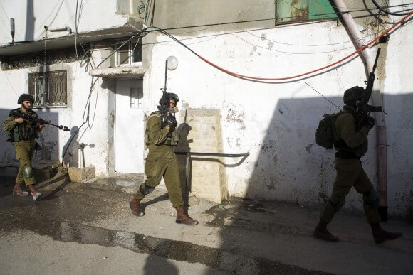 Israeli soldiers, entering al Arroub camp, photo by Anne Paq