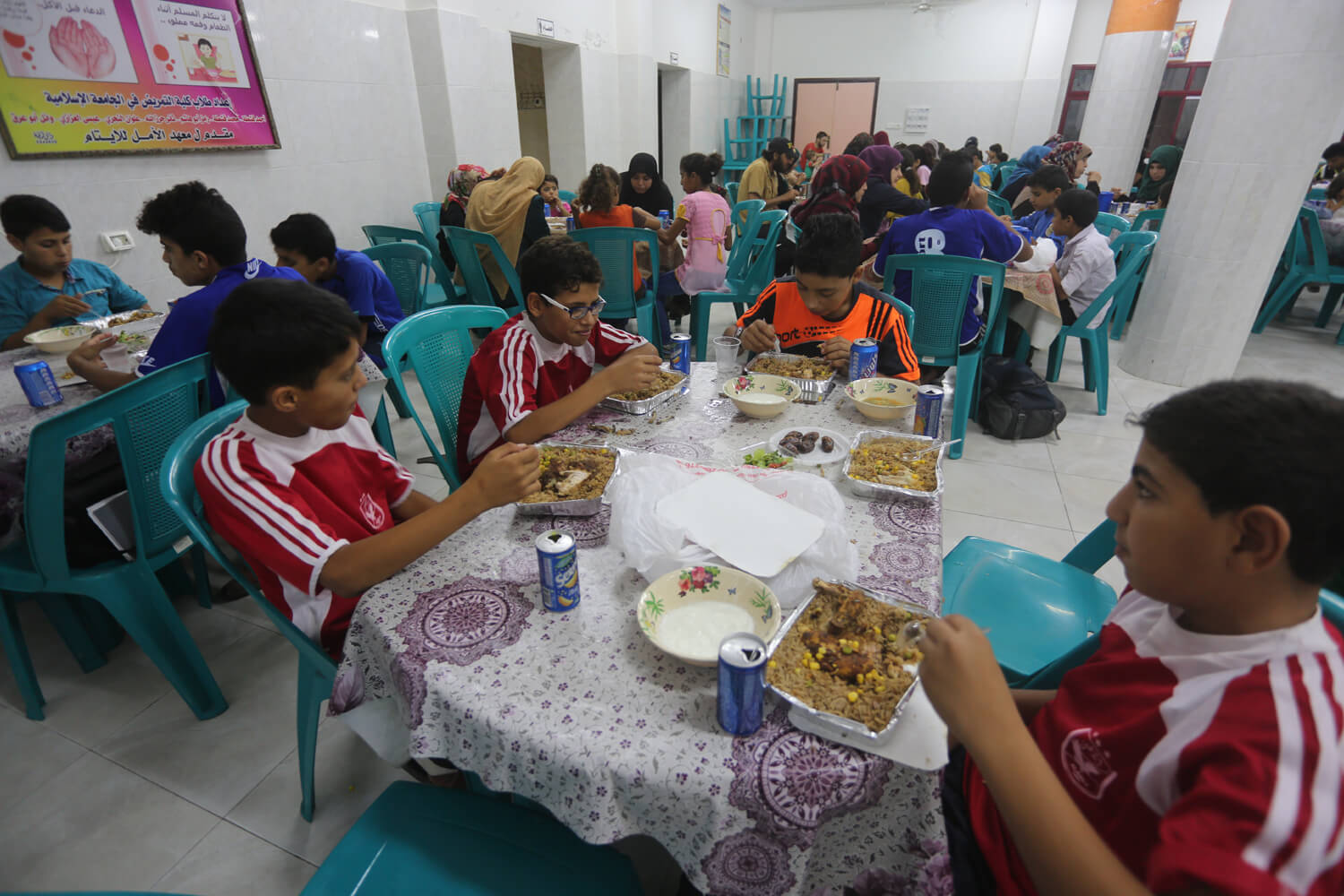 Children dine at the Al-Amal Institute for orphans, Gaza, June 26, 1016. (Photo: Mohammed Asad)