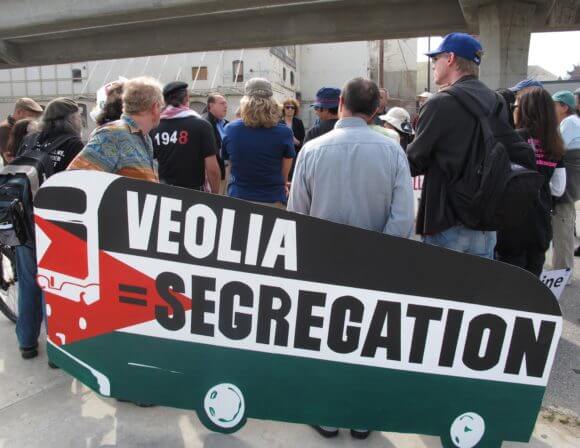 Protest against Veolia. (Photo: US Campaign to End the Israeli Occupation)