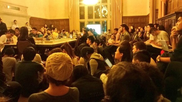 Students gathered to debate a resolution criticizing divestment at UCLA. Photo: Agatha Palma