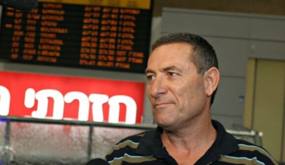 Doron Almog, a retired Israeli general, at Ben Gurion Airport in 2006. (Photo: Guy Reivitz/Haaretz)