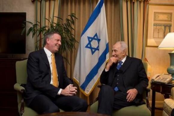 New York City Mayor Bill de Blasio and Israeli President Shimon Peres in 2013.
