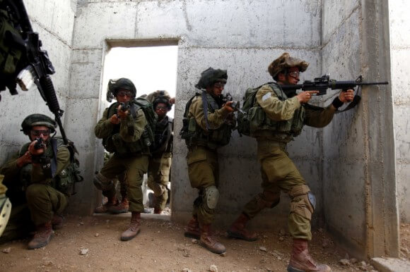 Israeli soldiers attend a training simulating fighting in Gaza, at an Israeli military training base near South Hebron Hill on November 17, 2012. (Photo:  Edi Israel/FLASH90)