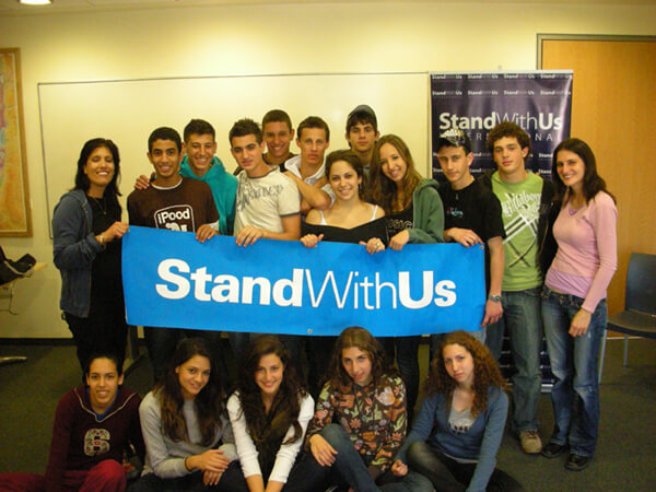 College students with a StandWithUs banner. (Photo: StandWithUs.com)