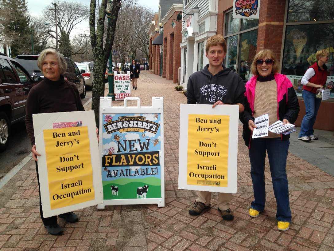 Activists in Bradfort, CT (Photo via Vermonters for a Just Peace in Palestine/Israel)