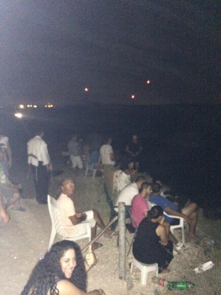 Sderot cinema. Israelis bringing chairs 2 hilltop in sderot 2 watch latest from Gaza. Clapping when blasts are heard.  Allan Sørensen