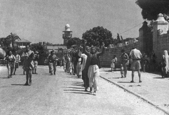 1948: Zionist soldiers take prisoners in Ramle