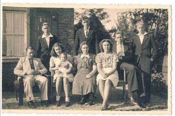 Photo of Zanoli family from Yad Vashem. Henk Zanoli, now 91, is second from right