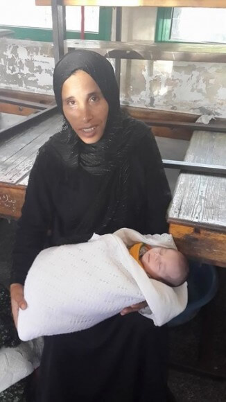 Imteeaz Arrar, 27, sheltering at a UN school in Rafah with her 5 day old baby (photo: Hedaya Shamun)
