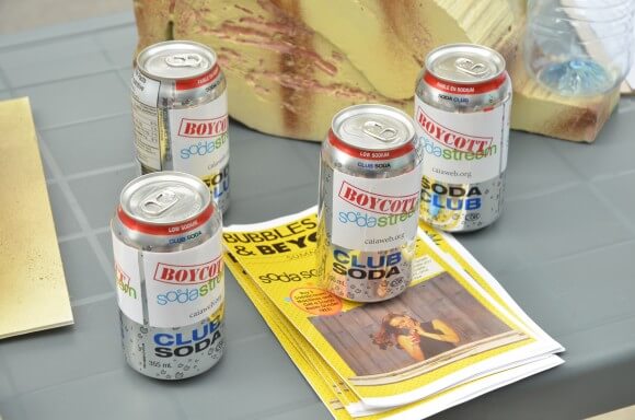 Apartheid-free soda (Photo: CAIA)