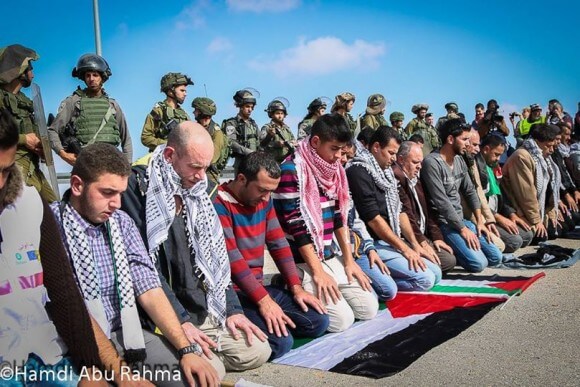 Blocking the Jericho road colonial road to Jerusalem November 28, 2014 (Photo: Hamde Abu Rahma)