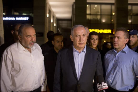 Benjamin Netanyahu and Avigdor Liberman speak to reporters on June 8. (Photo: Lior Mizrahi/Getty Images)