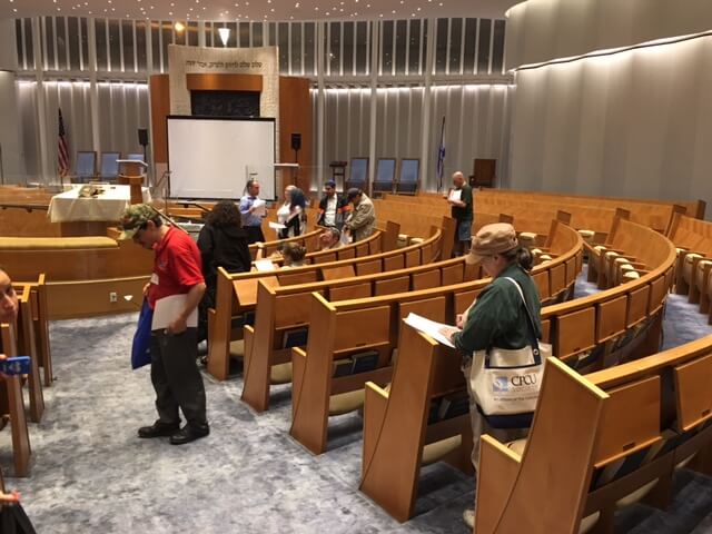 Sanctuary of Lincoln Square Synagogue during BDS event, photo by Rob Bryan