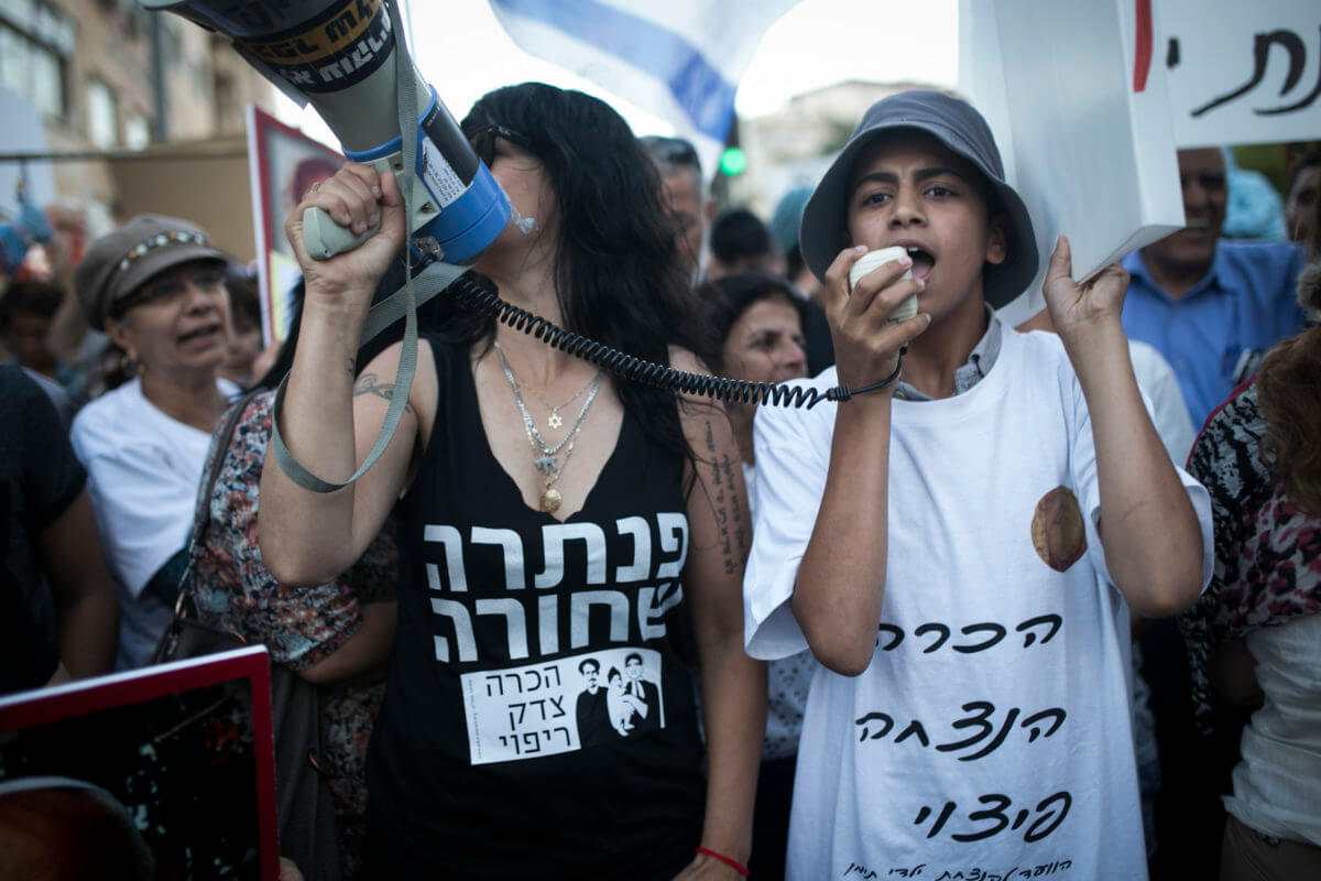 Mizrahi Jews protest over allegations of the abduction of infants from their families by staff at state-run medical facilities during the 1950s, Jerusalem, 2017. (Photo: Shiraz Grinbaum and Yotam Ronen / Activestills.org)