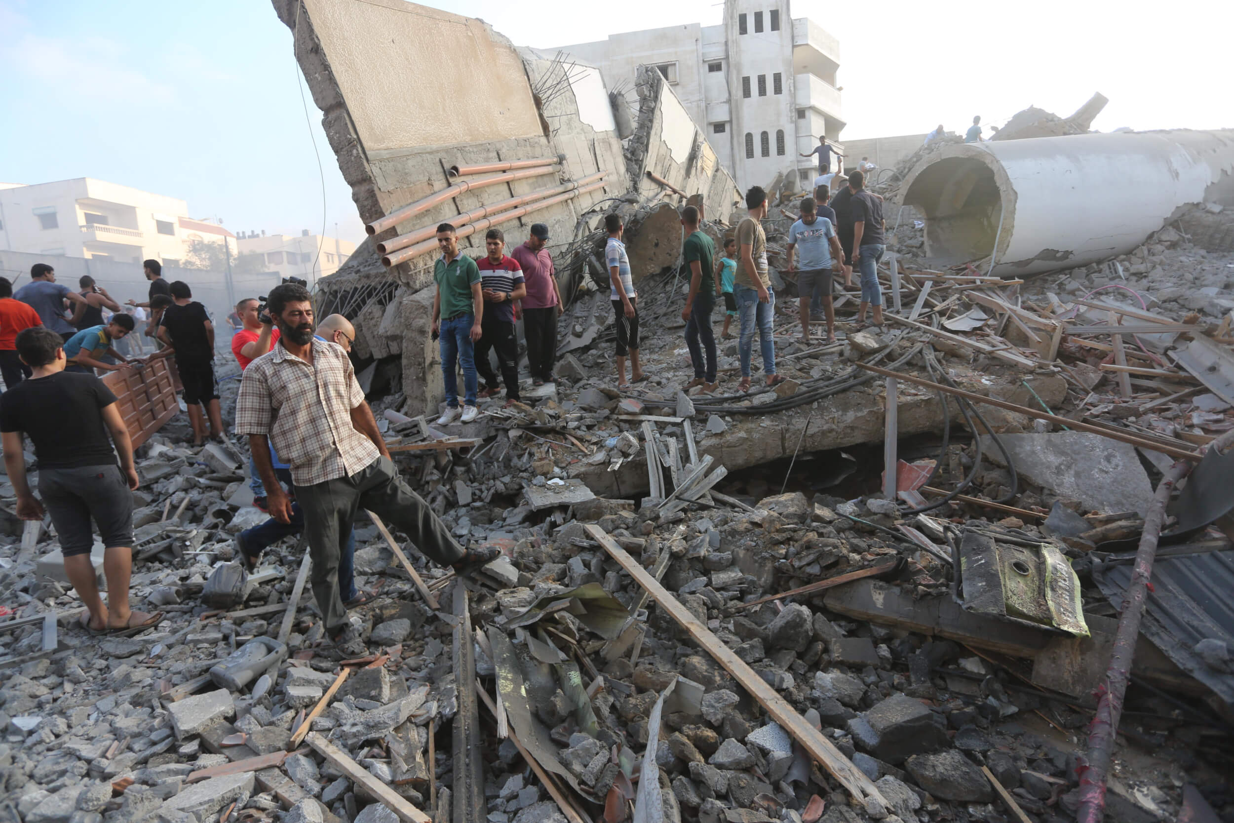 People inspect the remains of the the Said al-Mishal Foundation for Culture and Science in Gaza.