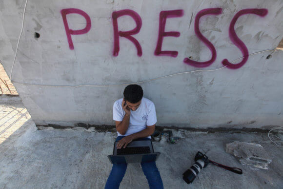 A photojournalist in Gaza. Photo: Majdi Fathi/APA Images.