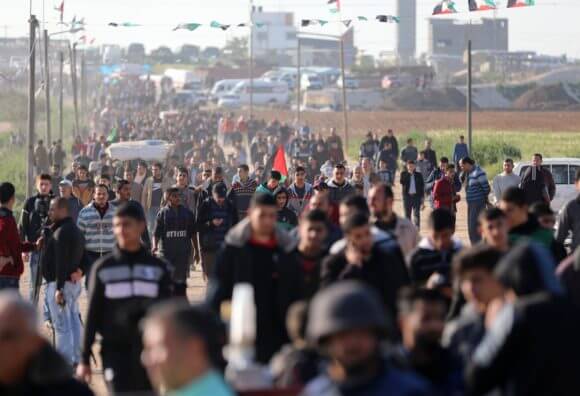 Demonstrators headed to the Gaza fence, March 22, 2019. (Photo: Mohammed Asad)