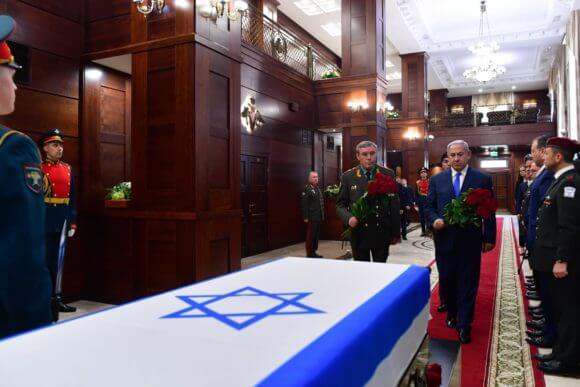 Ceremony at the Russian Ministry of Defense on April 4 when military effects belonging to the late Zachary Baumel, killed in Lebanon in 1982, were handed over to prime minister Netanyahu. From the PM's twitter feed.