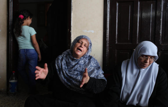 Relatives of Othman Helles who was shot dead by Israeli troops during clashes at Gaza-Israel fence mourn during his funeral in Gaza city on July 14, 2018. (Photo: Mahmoud Ajour/APA Images)