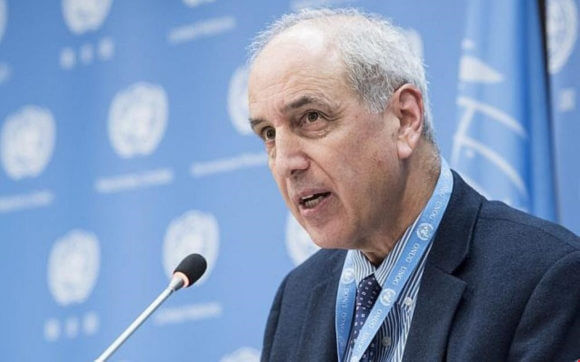 Michael Lynk briefs reporters at UN headquarters in New York on October 26, 2017. (Photo: UN)