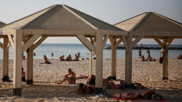 A photo from the Haaretz article 'Sunny With a Chance of Rockets: No Casualties but Plenty of Confused Tourists in Tel Aviv' with the caption: "The beachfront in Tel Aviv, November 12, 2019. Other than a few tourists, the area was relatively deserted — despite Tel Avivians getting an unexpected day off." (Photo: Daniel Bar-On/Haaretz)