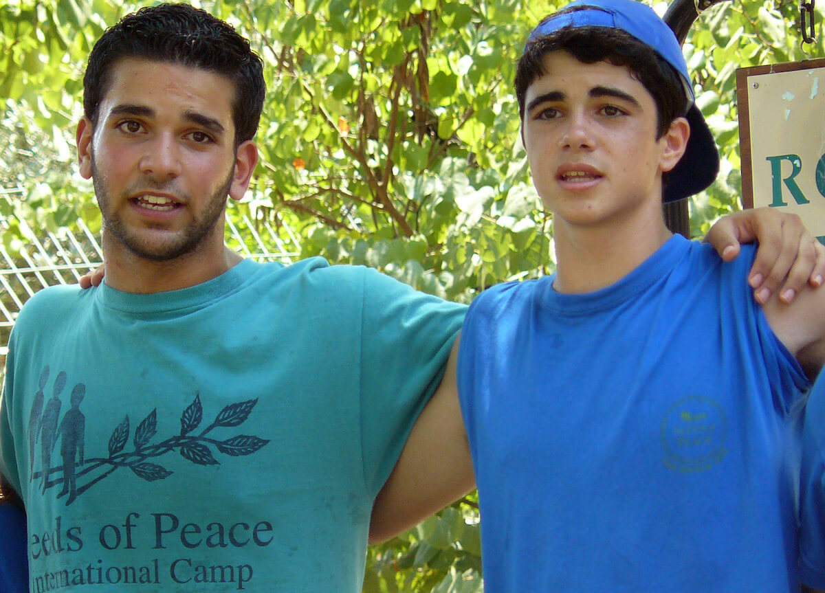 Palestinian & Israeli participants in a 2009 Seeds of Peace program. (Photo: Flickr/Seeds_of_Peace)