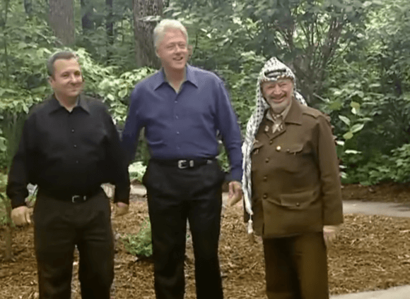 Photo-op at Camp David with President Clinton, Chairman Yasser Arafat and Prime Minister Ehud Barak, July 11, 2000. (Courtesy: William J.Clinton Presidential Library)