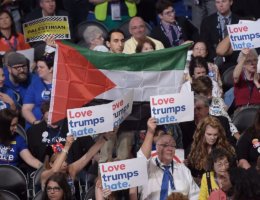 A man displays a Palestinian flag amidst delegates holding up signs on Day 1 of the Democratic National Convention at the Wells Fargo Center in Philadelphia, Pennsylvania, July 25, 2016. (Photo: BRENDAN SMIALOWSKI/AFP/Getty Images)