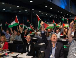 Delegates at the TUC Congress 2018 show their support for a motion condemning Israel’s passing of the nation state law.