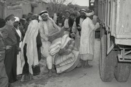 International forces oversee the evacuation of Palestinians from Iraq al-Manshiyya, northeast of Gaza City, near today's Kiryat Gat, in March, 1949. (Photo: Collection of Benno Rothenberg/Israel State Archives)