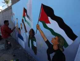 Palestinian artists paint a mural on the occasion of International Day of Solidarity with the Palestinian People, in Gaza City on November 28, 2019. (Photo: Ashraf Amra/APA Images)