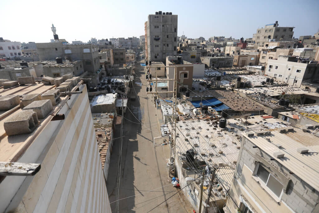A deserted street during a complete closure amid the spread of the coronavirus in Deir Al-Balah in the center of Gaza on January 1, 2021, in the fourth week after the Ministry of Interior in Gaza City announced the comprehensive closure on Friday and Saturday. (Photo: Ashraf Amra/APA Images)