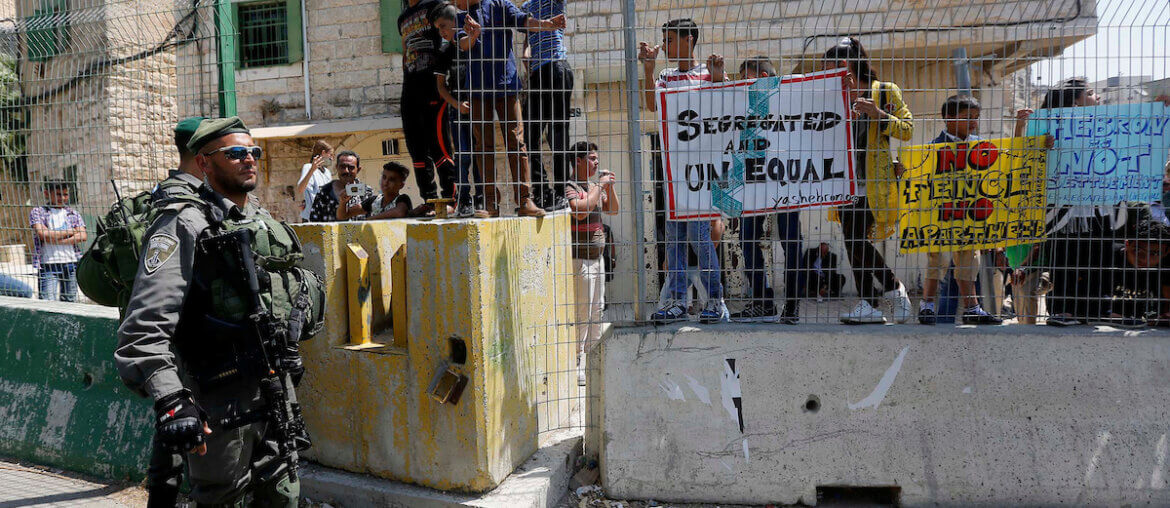Israeli border policemen stand guard during a demonstration organized by young Palestinians in Hebron on September 3, 2017, against a recent decision by Israel giving Jewish settlement enclaves in Hebron the authority to manage their own municipal affairs. (Photo: Wisam Hashlamoun/APA Images)