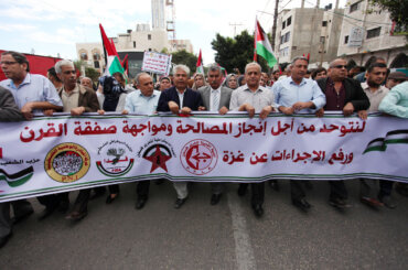 Palestinian supporters of the DFLP, PFLP, the National Initiative, the People's Party, and the Palestinian Democratic Union take part in a march to support the Palestinian reconciliation efforts between Fatah and Hamas and against the deal of the century, in Gaza City on October 27, 2018. (Photo: Mahmoud Ajjour/APA Images)