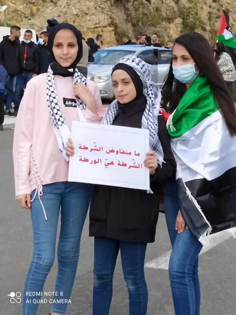 Young protesters in the Umm al Fahm demonstration hold a sign that says, "We don't negotiate with the police - they are the problem." (Photo: Yoav Haifawi)