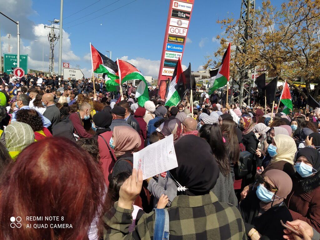 A mass of protesters close the main street in Umm al-Fahm (Photo: Yoav Haifawi)