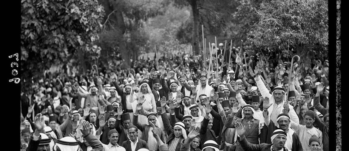 Palestinians in Abu Ghosh taking the oath of allegiance to the Arab cause during the Great Revolt in 1936. (Photo: G. Eric and Edith Matson Photograph Collection)