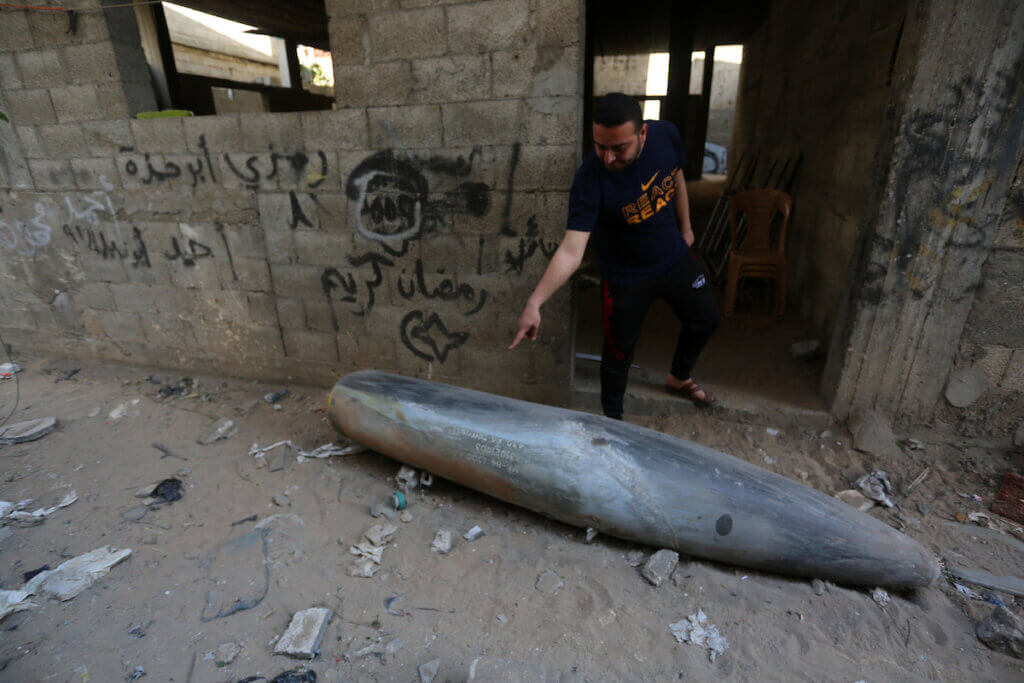 Palestinians look at an unexploded bomb dropped by an Israeli F-16 warplane on Gaza City's Rimal neighbourhood on May 18, 2021. (Photo: Ashraf Amra/APA Images)