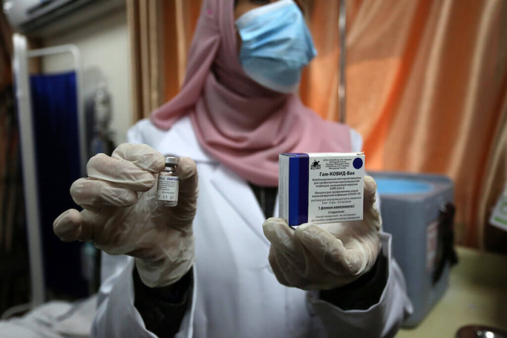 Palestinian doctors receive the first dose of a COVID-19 vaccine at the Ministry of Health Headquarters in Gaza City on February 22, 2021. (Photo: Ashraf Amra/APA Images)