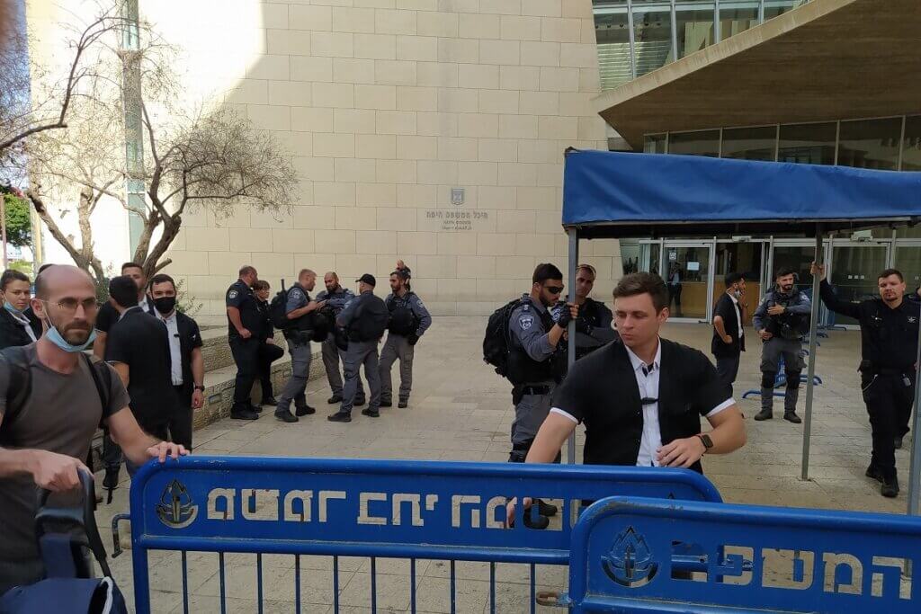 Israeli court guards and additional forces seal the Haifa district court entrance during the administrative detention hearing for Zafer Jabareen, June 9, 2021. (Photo: Yoav Haifawi)