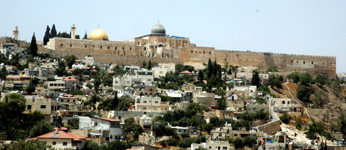 Silwan in East Jerusalem, on June 21, 2010. Silwan is home to over 30,000 Palestinians and 70 Israeli families. (Photo: Mahfouz Abu Turk/APA Images)