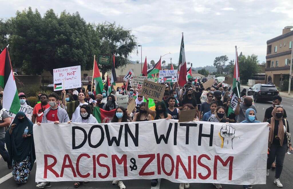 L'azione Down With Racism, Zionism and White Supremacy del movimento giovanile palestinese di San Diego che ha avuto luogo il 25 luglio 2021 in opposizione alla presenza di Mike Pompeo, che era stato invitato a parlare da Shield of David, un'organizzazione sionista a El Cajon, in California.