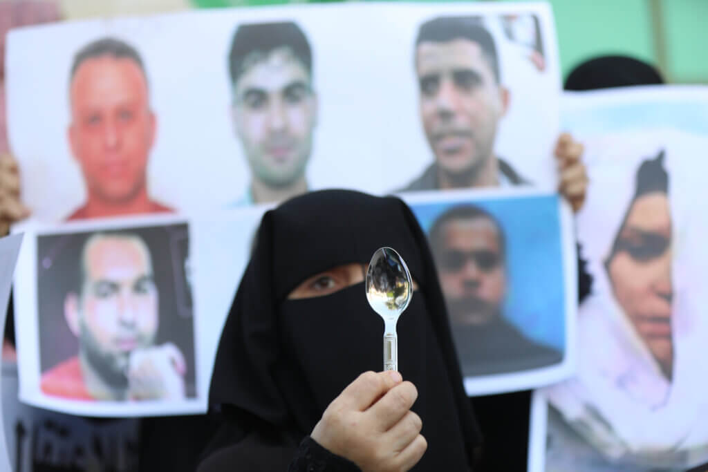 Palestinians take part in a protest to show solidarity with prisoners held in Israeli jails, in Khan Younis in the southern of Gaza strip, on September 8, 2021. (Photo: Ashraf Amra/APA Images)