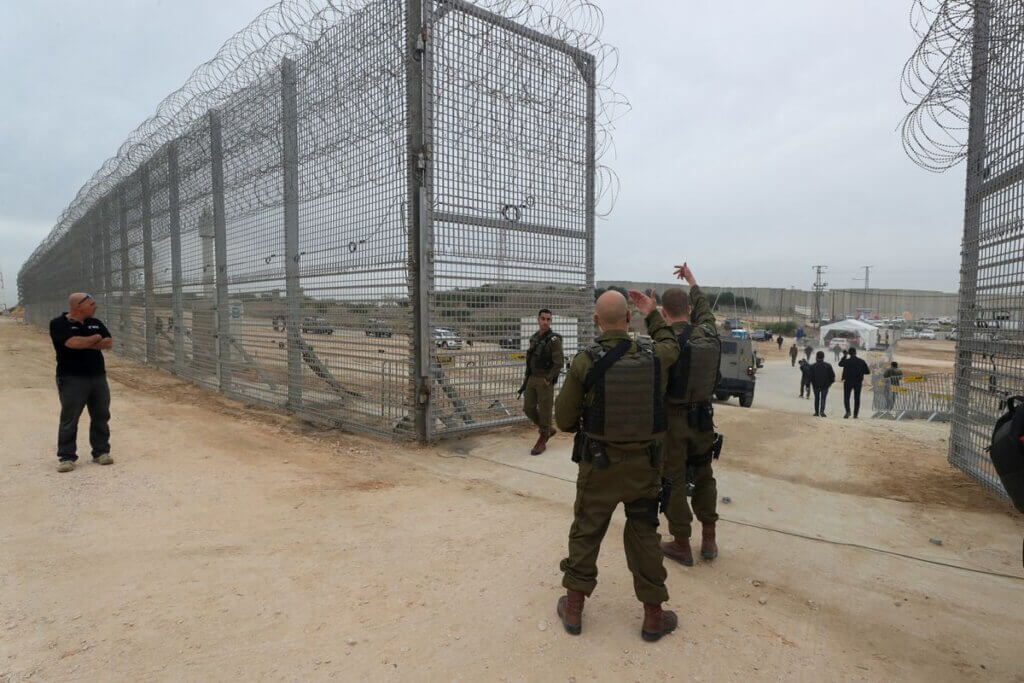 Israeli security personnel gesture at an opening to the newly completed underground barrier along Israel's frontier with the Gaza Strip in Erez, southern Israel December 7, 2021. Photo: (REUTERS/Ammar Awad)