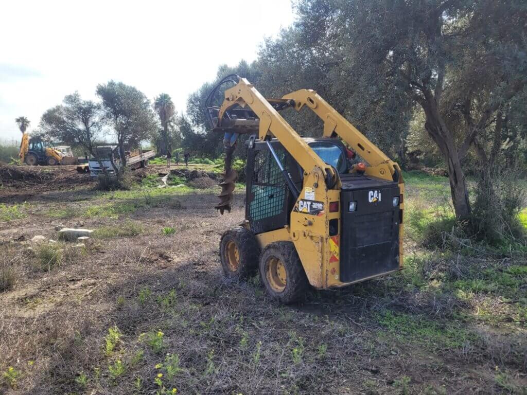Bulldozer operating between the graves (Photo courtesy of the Waqf trustees)
