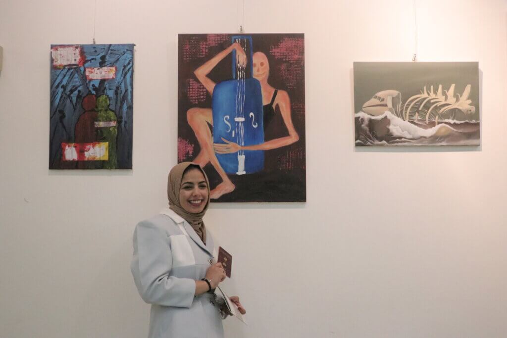Fatima Al Jabri with her painting (Photo: Aseel Kabariti)
