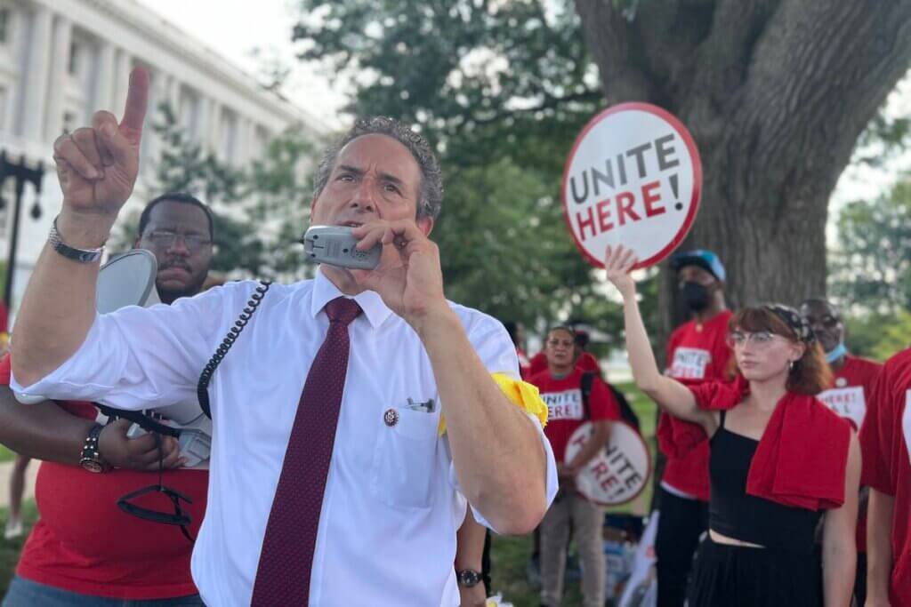 Rep. Andy Levin speaking at a UNITE HERE rally in support of Senate cafeteria workers, July 20, 2022. (Photo: Twitter/@Andy_Levin)
