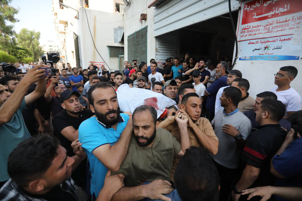 Palestinians mourn over the body of Tayseer al-Jabari, a commander in Saraya al-Quds, the military wing of Islamic Jihad who was killed in an Israeli air strike in Gaza city on August 5, 2022. (Photo: Ashraf Amra/APA Images)