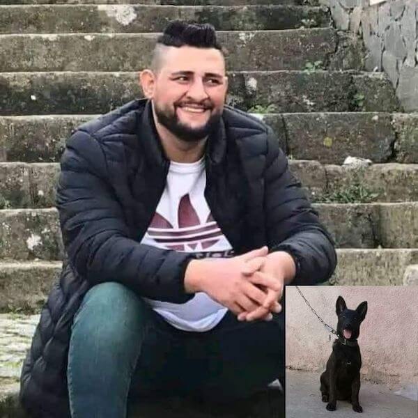 Diaa Zohair Al-Boraai con il suo cane.